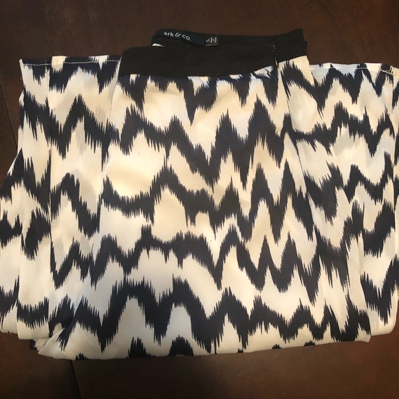 Ark and co. Chevron palazzo pants. - Picture 3 of 3